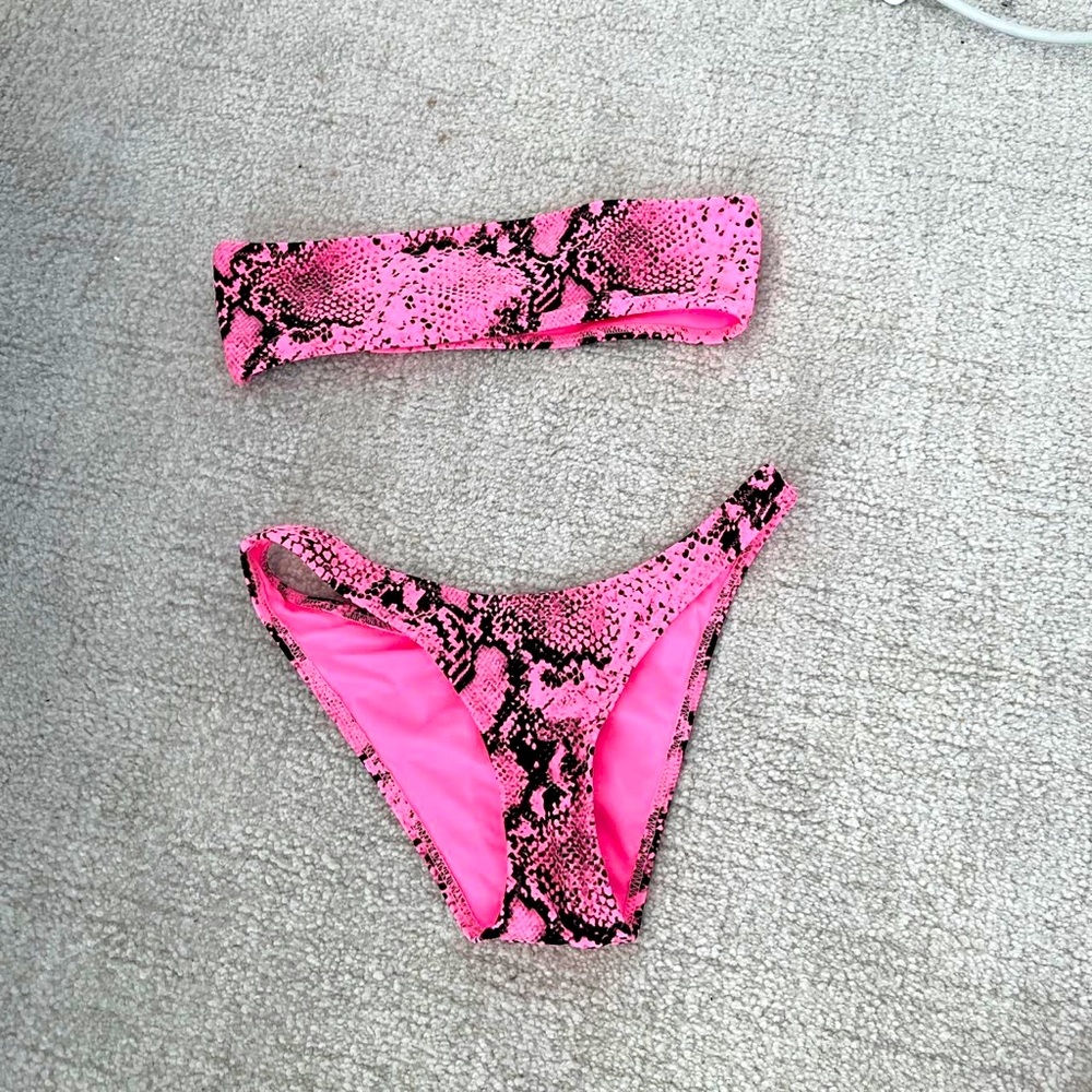 NWOT TRIANGL